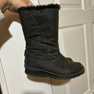Truly women’s 6 Black fur lined Winter Boots